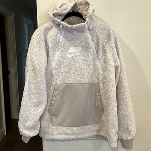 Nike Boucle Sweater 🔥🔥